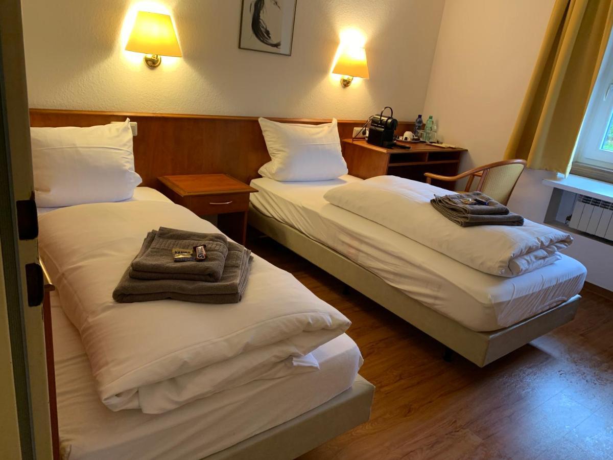 Gaestehaus An Der Rheinbruecke Altlussheim Екстериор снимка